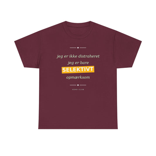 Selektiv Tshirt — Dansk Tekst "Jeg er ikke distraheret, jeg er bare selektivt opmærksom"