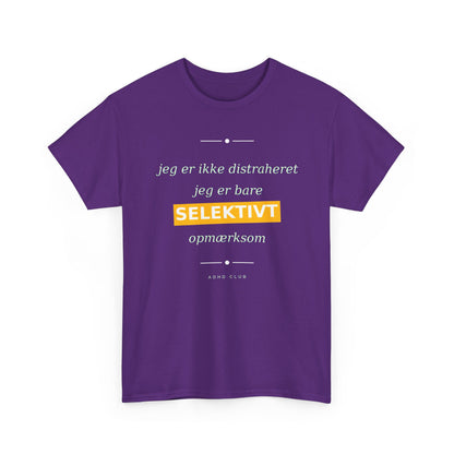 Selektiv Tshirt — Dansk Tekst "Jeg er ikke distraheret, jeg er bare selektivt opmærksom"