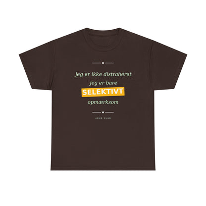 Selektiv Tshirt — Dansk Tekst "Jeg er ikke distraheret, jeg er bare selektivt opmærksom"