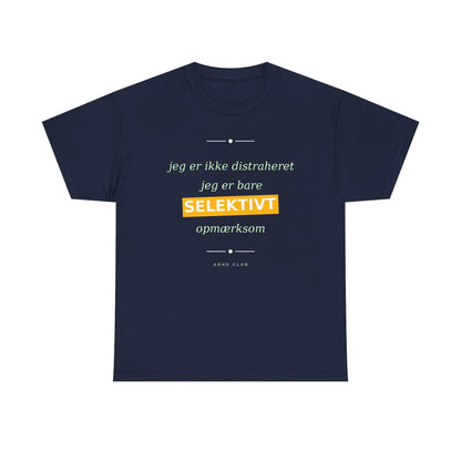 Selektiv Tshirt — Dansk Tekst "Jeg er ikke distraheret, jeg er bare selektivt opmærksom"