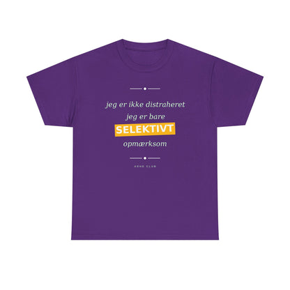 Selektiv Tshirt — Dansk Tekst "Jeg er ikke distraheret, jeg er bare selektivt opmærksom"