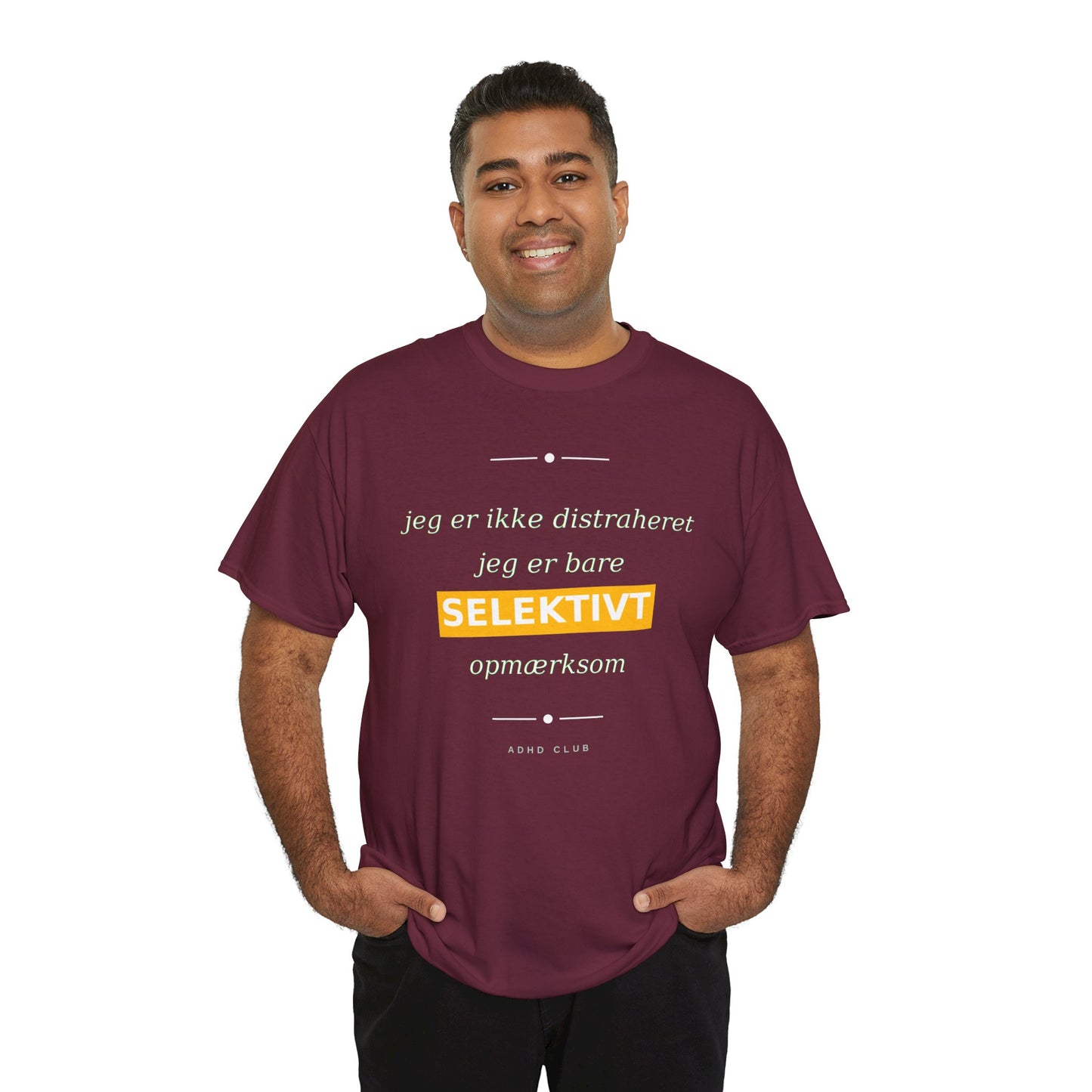 Selektiv Tshirt — Dansk Tekst "Jeg er ikke distraheret, jeg er bare selektivt opmærksom"