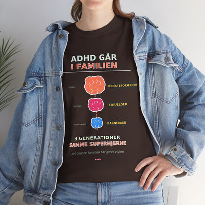 Tshirt - ADHD Går I Familien  - 3 Generationer Samme Superhjerne